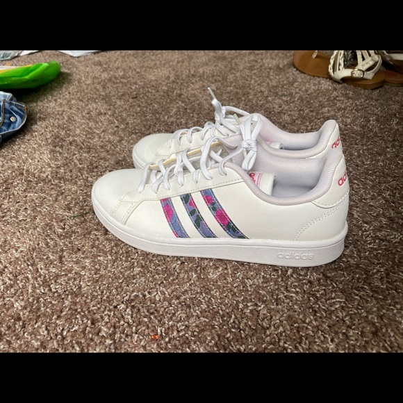 Womens Addidas size 8 shoes - Picture 1 of 4